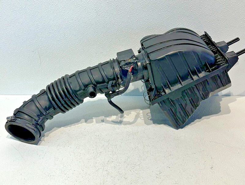 99-01 Ford Explorer Air Intake Filter Cleaner Box Assembly