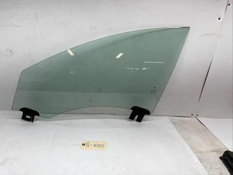 12-20 TESLA MODEL S FRONT LEFT DRIVERS SIDE WINDOW GLASS 43R-001074 1065 S1