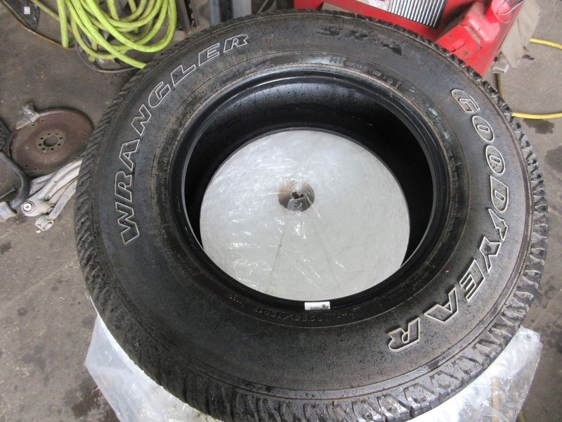 255/75R17 Goodyear Wrangler SR-A 113S New Take off