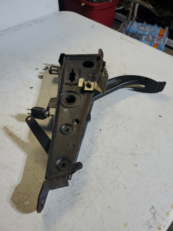 1985-1989 MERCEDES-BENZ 380SL R107 PARKING BRAKE PEDAL EMERGENCYOEM