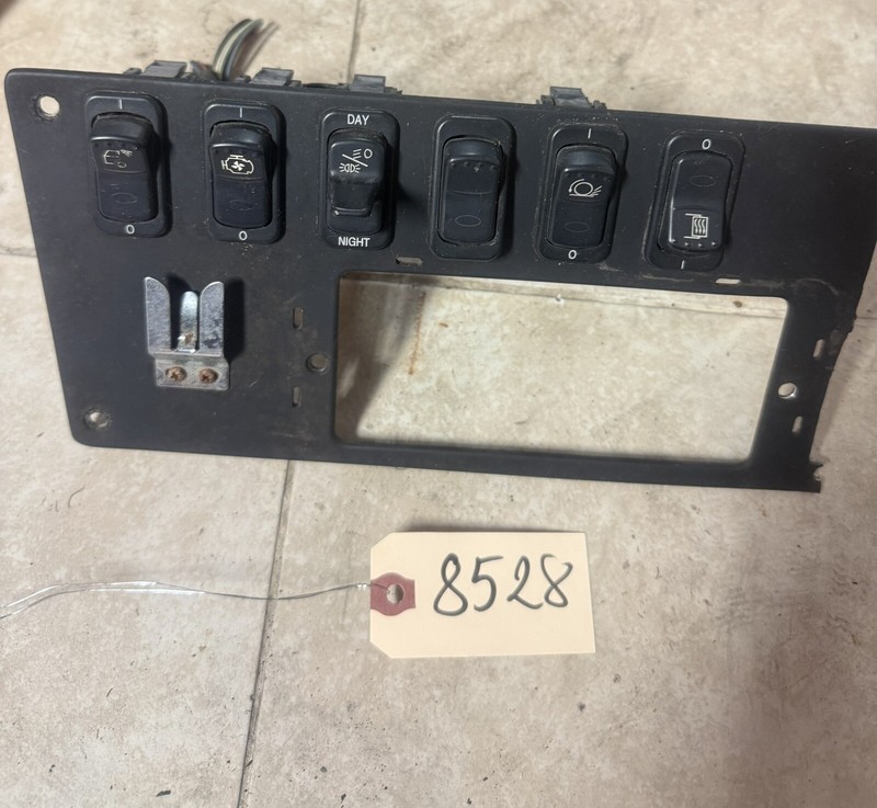 Kenworth T200 Dash Panel *missing part number*