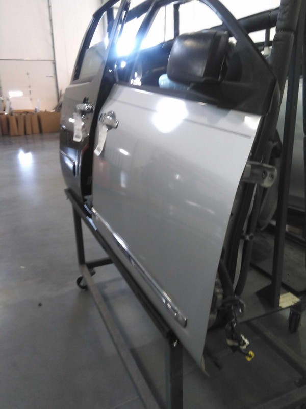 2015 Nissan Rogue Front Right Door Silver OEM Used 125K Miles NJ25-22895-575440