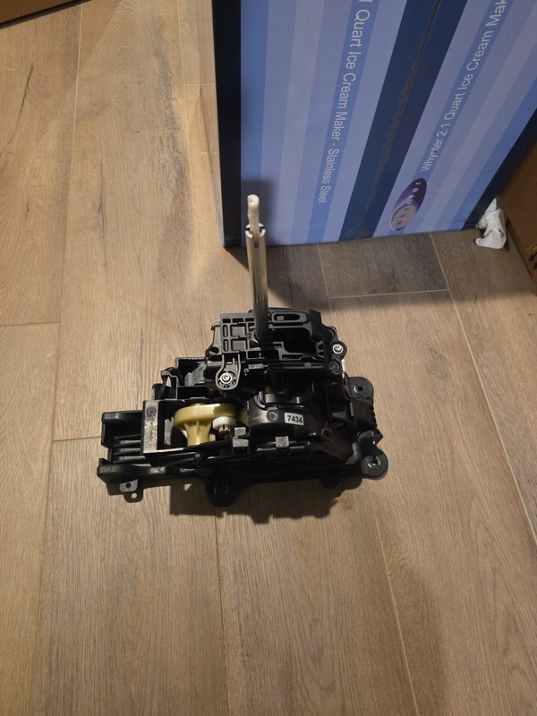 2013-2016 Dodge Dart SXT 2.0L FWD A/T Floor Gear Shifter Assembly OEM