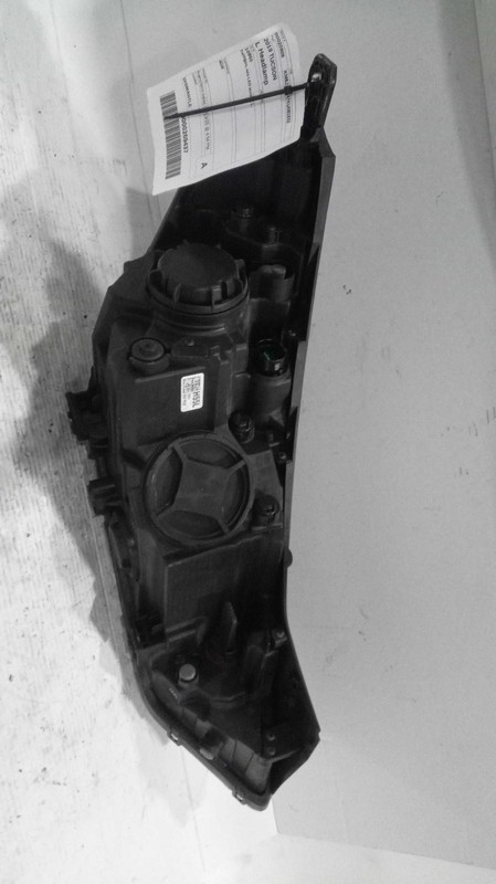 2019 Hyundai Tucson Left Headlight Assembly Grey OEM 670741 - Scratches on Lens