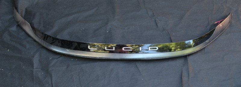 OEM 2025+ Lucid Gravity Front Center Tail Light Lamp Bar P21-L13010-04 Genuine