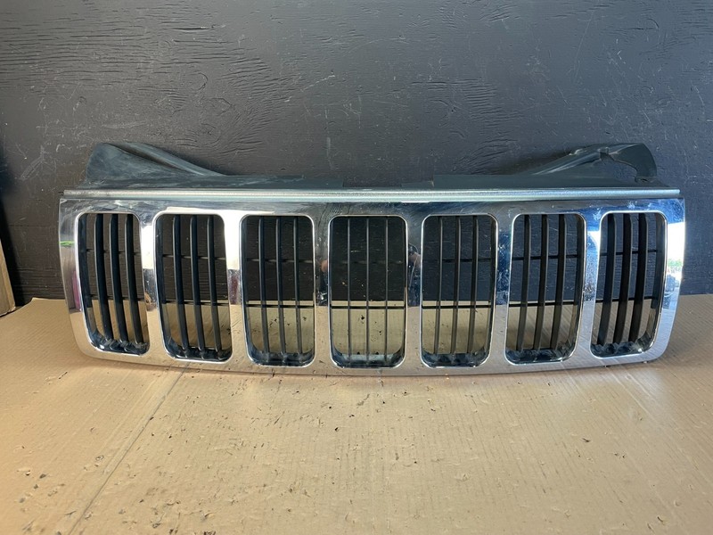 2005 to 2007 Jeep Grand Cherokee Front Upper Grill Grille Aftermarket AE0761 DG
