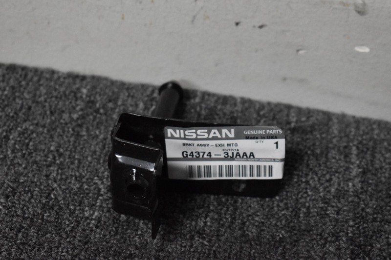 2013-2020 NISSAN PATHFINDER FRAME RAIL BRACKET FACTORY OEM