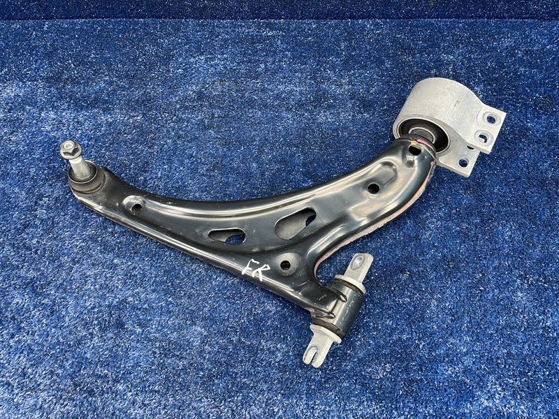 2017-2019 Cadillac XT5 FRONT RIGHT LOWER CONTROL ARM BALL JOINT ASSEMBLY OEM
