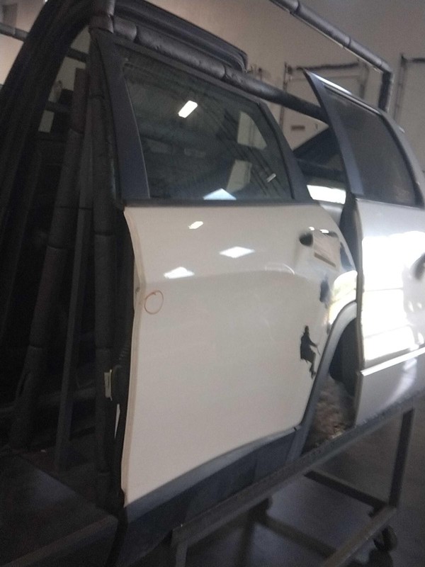 2014 Jeep Cherokee Left Door White OEM 467057 65K Miles - Fast Shipping