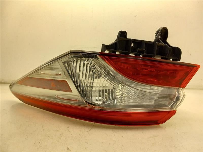18-19 TOYOTA CAMRY SE PASSENGER SIDE REAR TAIL LIGHT ASSEMBLY