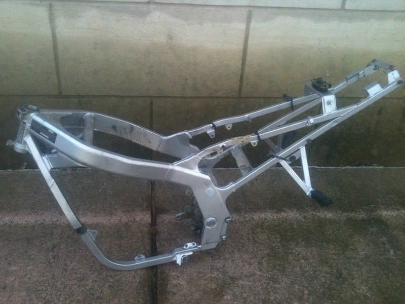1999 Suzuki GS 500 E MAIN FRAME CHASSIS GS500 99