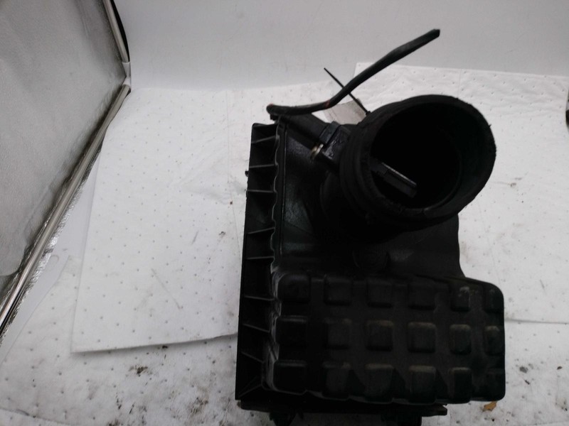 2007 Ford Escape Air Cleaner Assembly OEM Used 2.3L Green 134K Miles