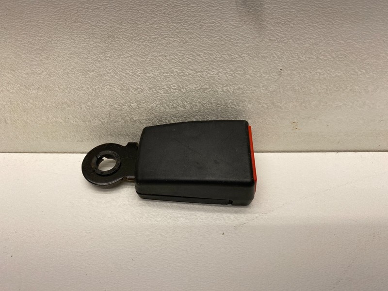2014-2017 JEEP CHEROKEE RIGHT REAR SEAT BELT BUCKLE LATCH RECEIVER OEM