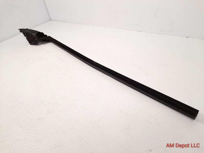 2015 Mini Cooper S F56 F55 F57 Front Right Passenger Door Channel Sealing