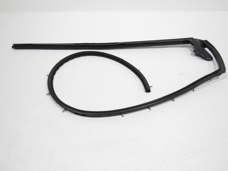 17-21 Porsche 718 Boxster 2017 Front Right Door Weather Strip Rubber Seal |:Y