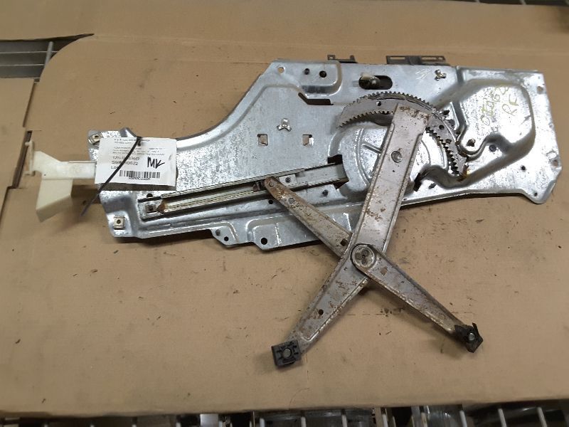 94 95 96 97 SEVILLE R. FRT WINDOW REGULATOR 68246