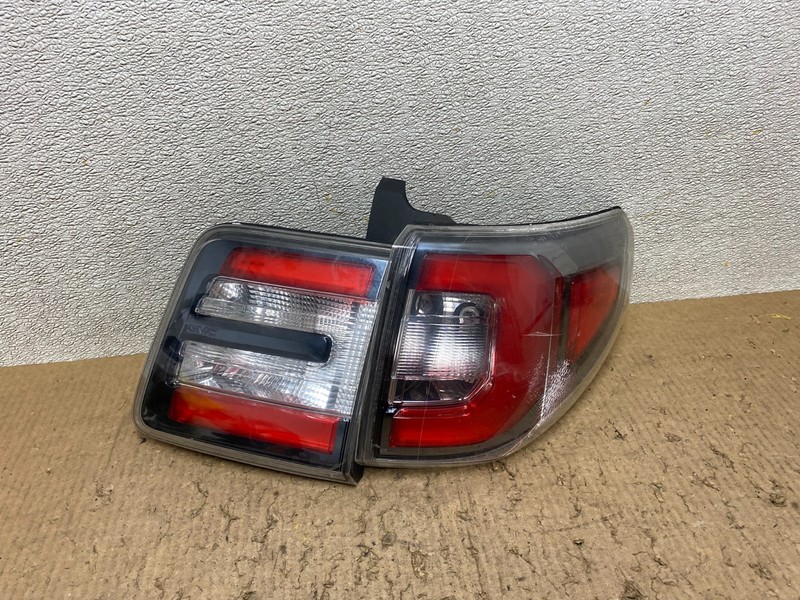 2013 to 2016 GMC Acadia Right Passenger RH Side Tail Light W8055 DW