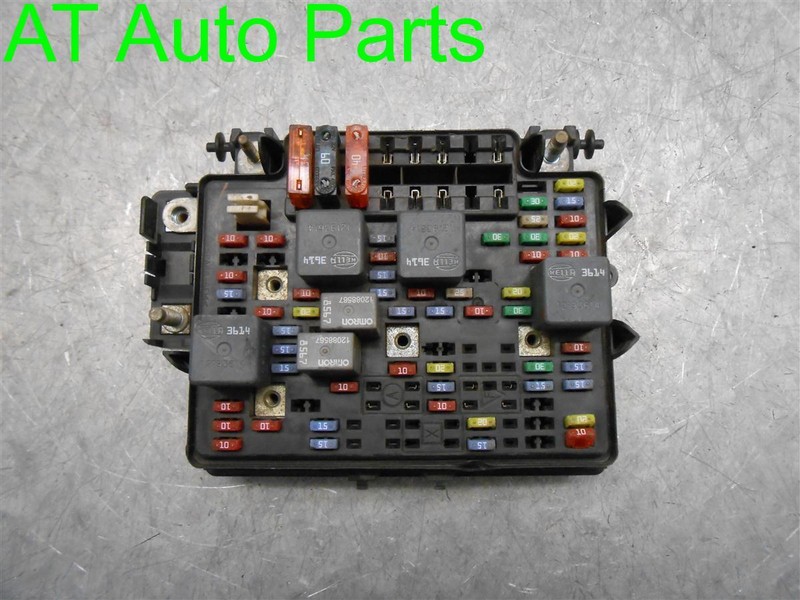 00-02 SILVERADO SIERRA 1500 2500 TAHOE 5.3L ENGINE FUSE RELAY BOX OEM 15328806