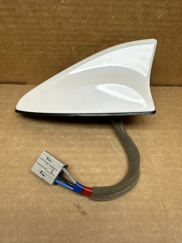 2016-2018 KIA SORENTO ROOF RADIO SHARK FIN ANTENNA WHITE 96210-C6110 OEM