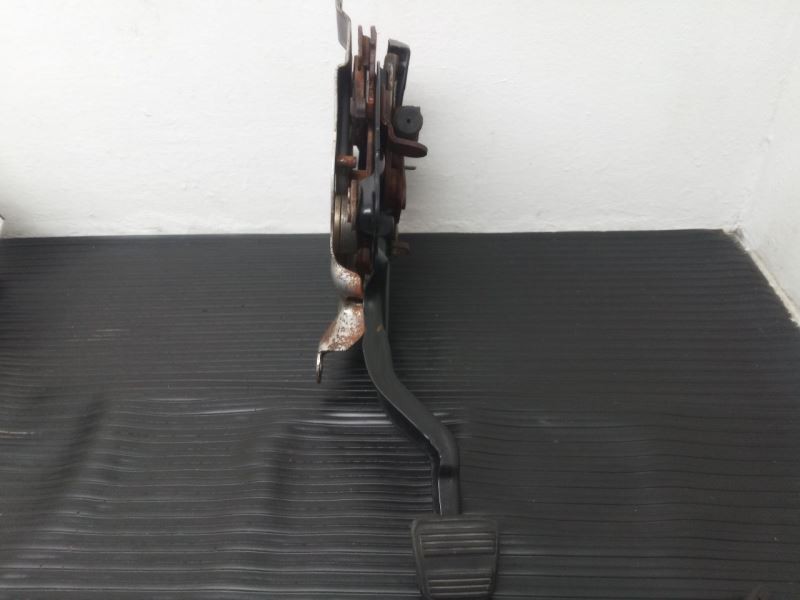00-06 Chevrolet Suburban Emergency Parking Brake Pedal Assembly OEM 25780186