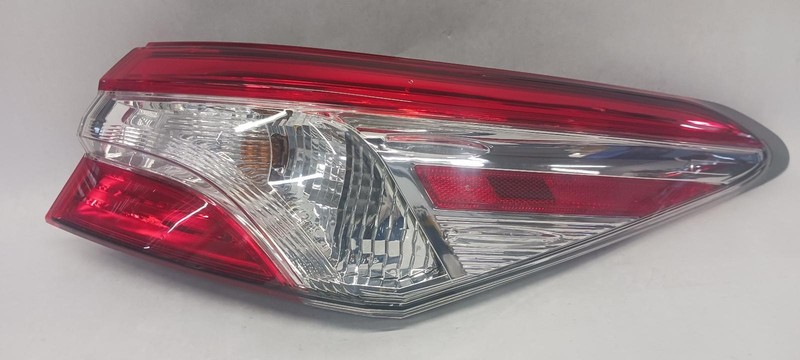 18-'24 TOYOTA CAMRY Right passenger outer Taillight LED OEM Grade A!