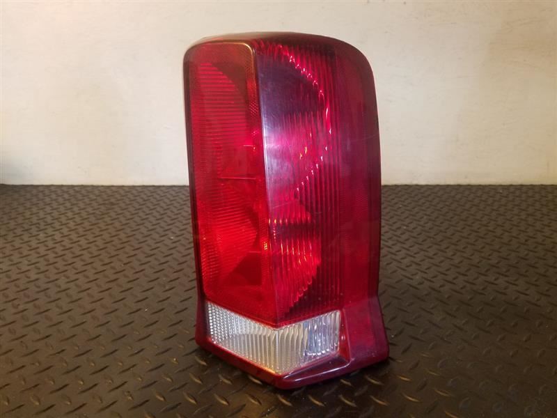 02-06 Cadillac Escalade Right Passenger Tail Lamp Assembly OEM 15079079