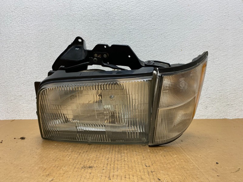 1992-1997 Isuzu Trooper Left Driver LH Side Halogen Headlight ad9259DG