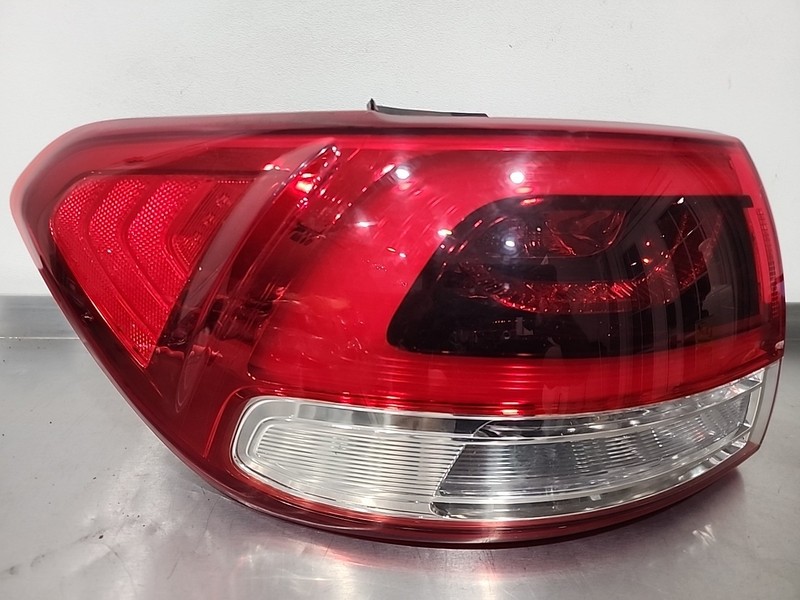 LED 2015 Thru 2018 Kia Sorento DRIVER LEFT Rear Outer Taillight Tail Light LH OE