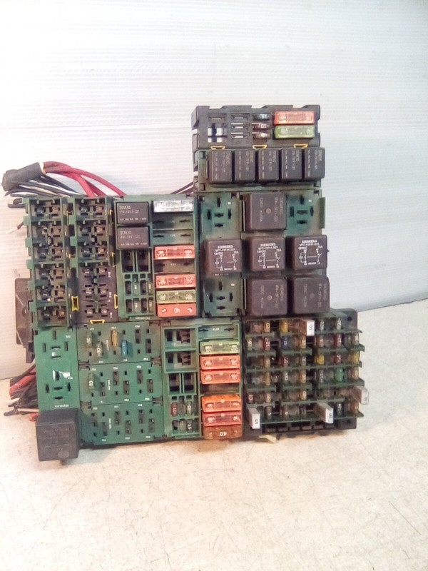 2001 Volvo VNL Fuse Box