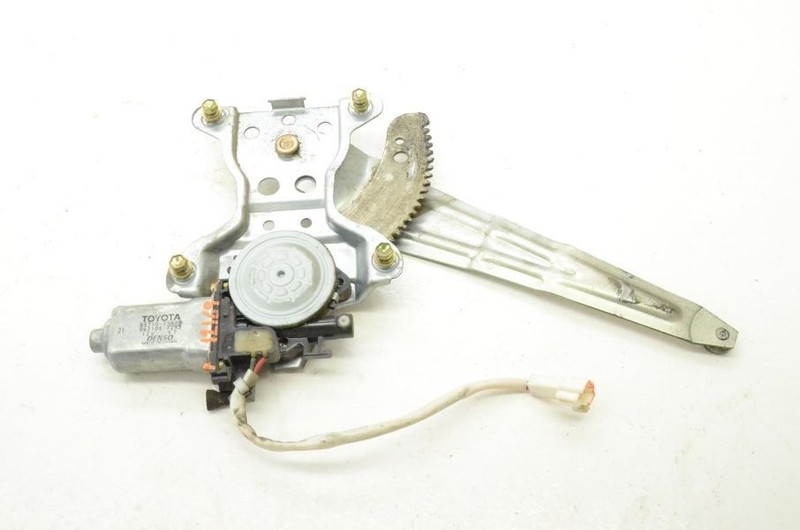 1996-2002 Toyota 4 Runner SR5 3.4L RWD Passenger Right Rear Window Regulator