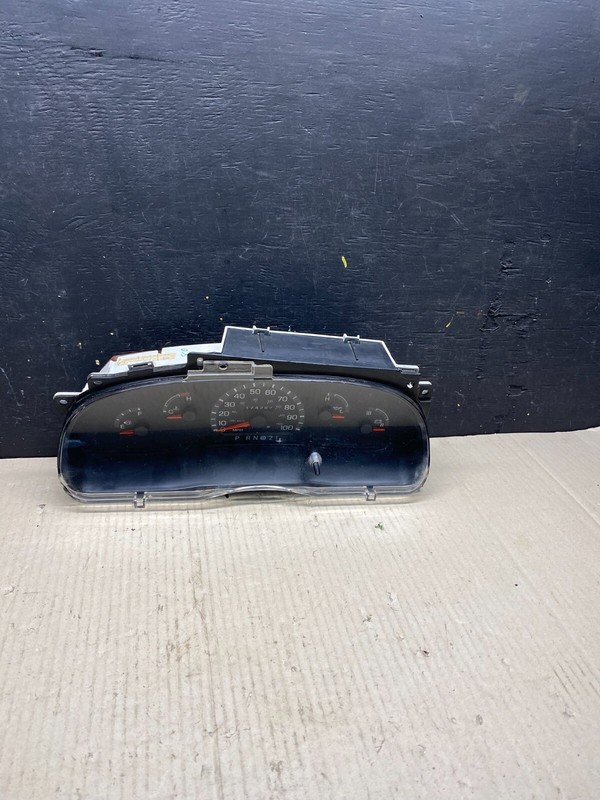 2001 - 2002 Ford Econoline E250 E350 Van Speedometer Instrument Cluster o3431 DG