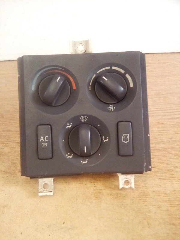 Volvo VNL 20549634 Temperature Climate Control "READ DESCRIPTION"