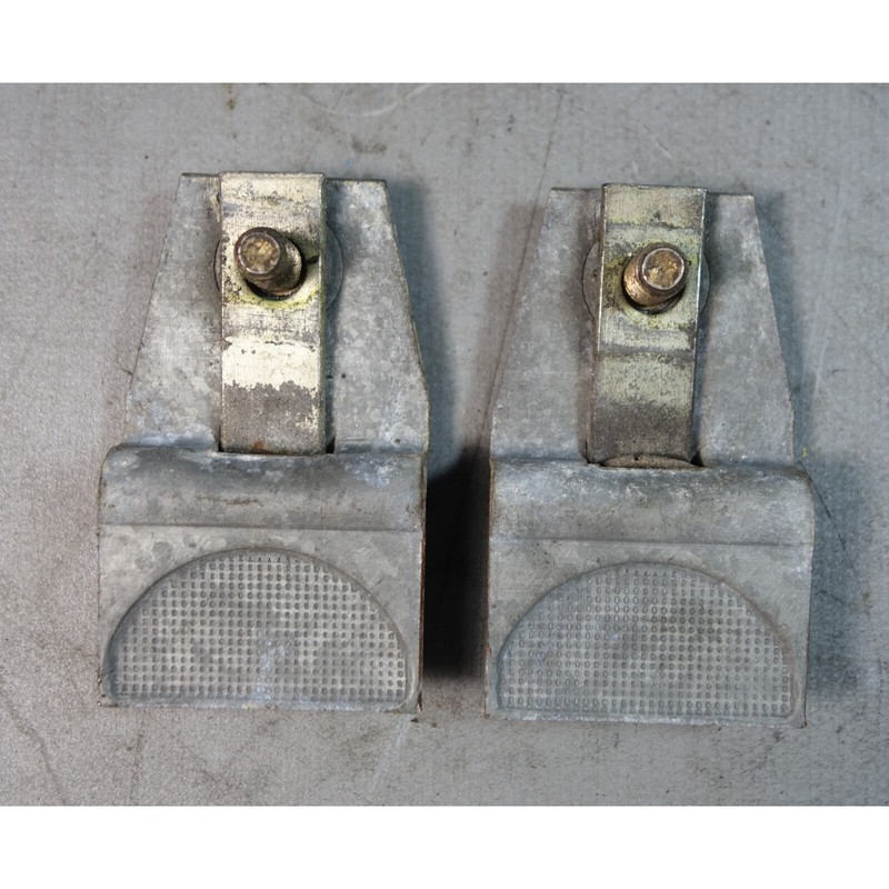 80-88 BMW E28 E12 5-Series E21 Front Window Glass Holder Bracket Pair OEM