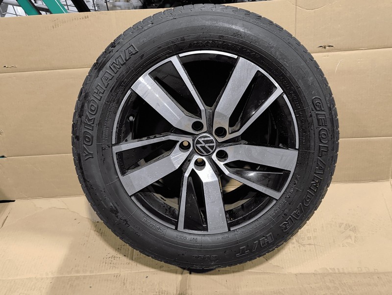 21-23 Volkswagen Atlas V Spoke Wheel Rim 8Jx18H2 ET34 & Tire P245/60R18 104H OEM
