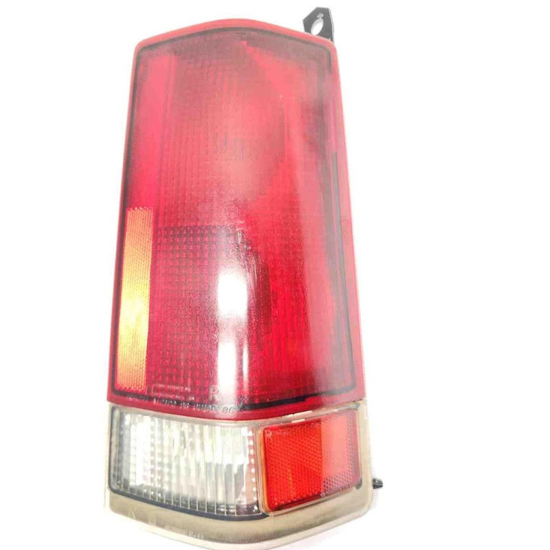 1999 Chevy Express 1500 RH Passenger Side Tail Light Assembly Light Scratches