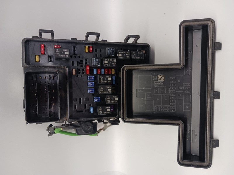 17-'20 FORD FUSION Engine Fuse Box 1.5L w/rain sensor OEM