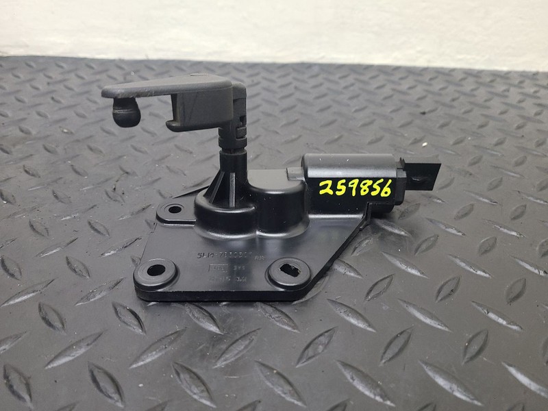 98-17 Lincoln Navigator Left Driver Quarter Window Regulator OEM 7L14-7830307-AA