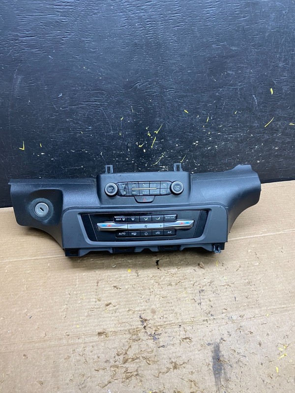 2020 to 2023 Ford Explorer Radio Climate Control Panel Trim x1118 DG