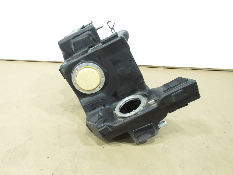 15-19 Ferrari 488 Spider 2017 Right Passenger Fuel Gas Reservoir Tank ;@2
