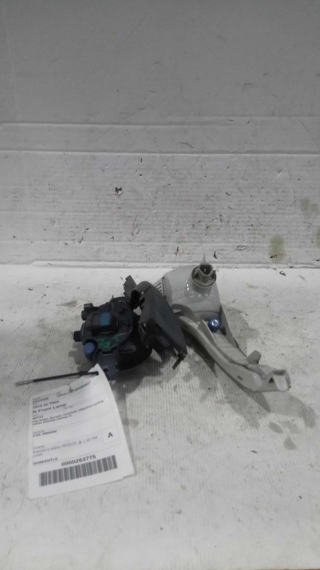 2013 Nissan Altima Right Fog Light Assembly White 94K Miles OEM Used