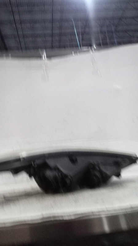 2016 Hyundai Elantra Left Headlight Assembly Black 670724, 113k Miles