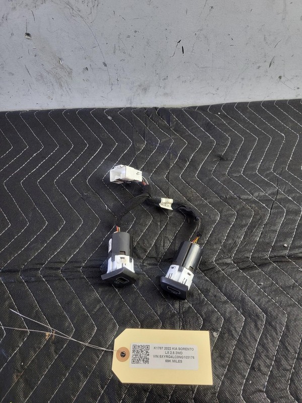 KIA SORENTO 2022 2.5L 2WD Center Console USB Charge Adapter USED OEM 21-25
