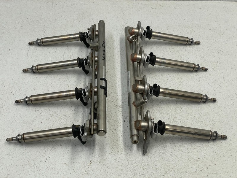 2014-2017 Mercedes S550 Left & Right Fuel Injector Rail Set 4.6L 1523 OEM