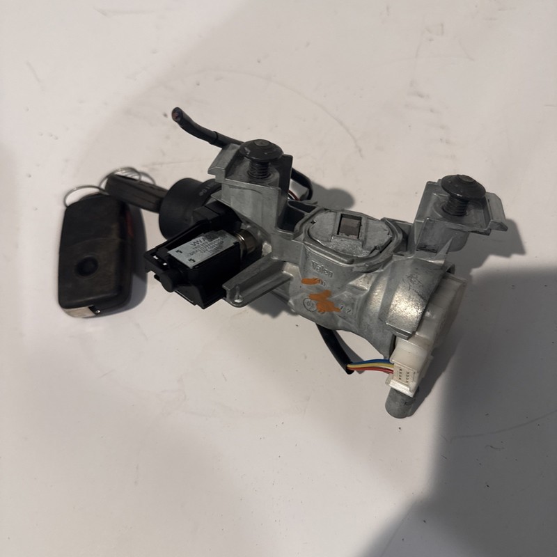 OEM 2009-2011 Volkswagen Tiguan 2.0L Ignition Switch WITHKey