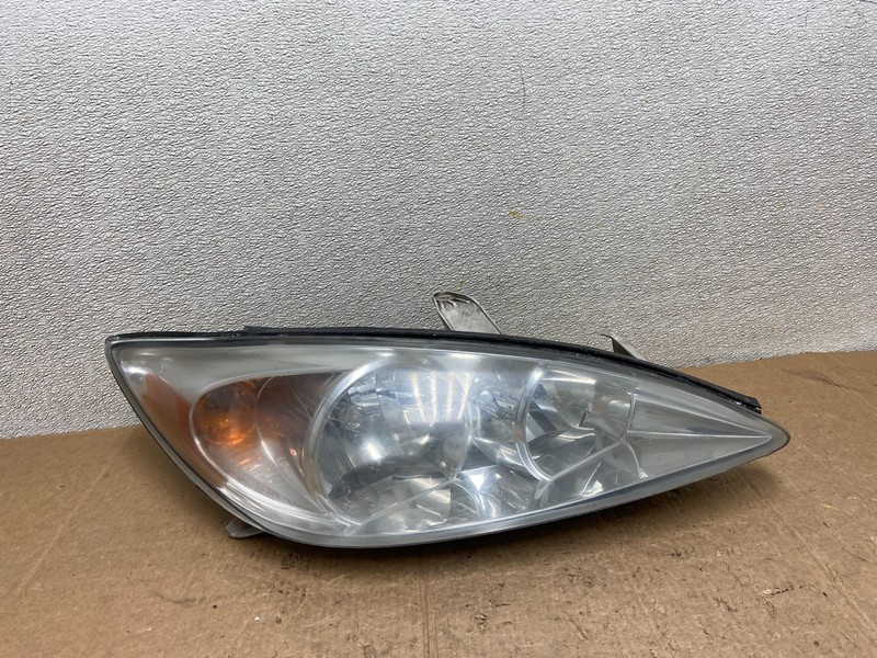 2002 to 2004 Toyota Camry Halogen Headlight Right Passenger Rh OEM AA3856 DW