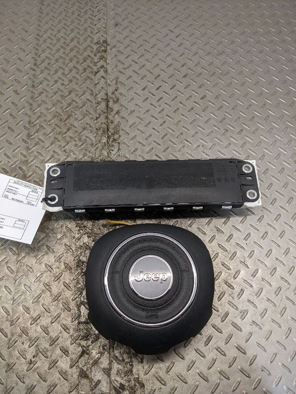 JEEP RENEGADE SPORT 2015-2019-2020-2021-2022 AIRBAG LEFT DRIVER STEERING 1148135