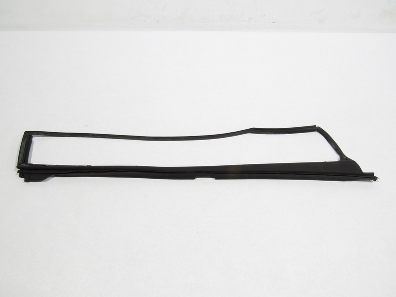 17-23 McLaren 720S 2018 Rear Right Quarter Window Weatherstrip Seal ;