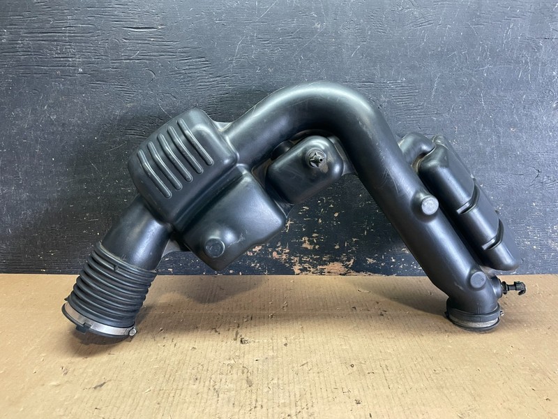 2011 - 2013 Dodge Durango 3.6L Resonator Air Intake Tube aa2410 DG