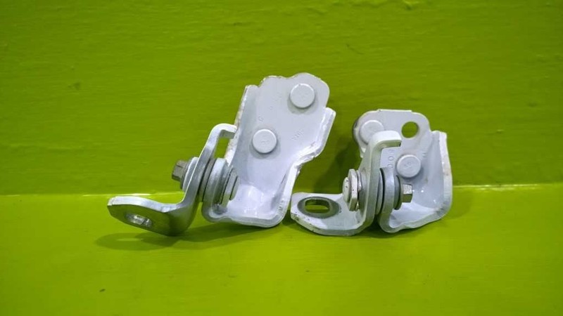 16 17 18 19 FORD ESCAPE PASSENGER RIGHT REAR DOOR HINGE OEM 2934-61