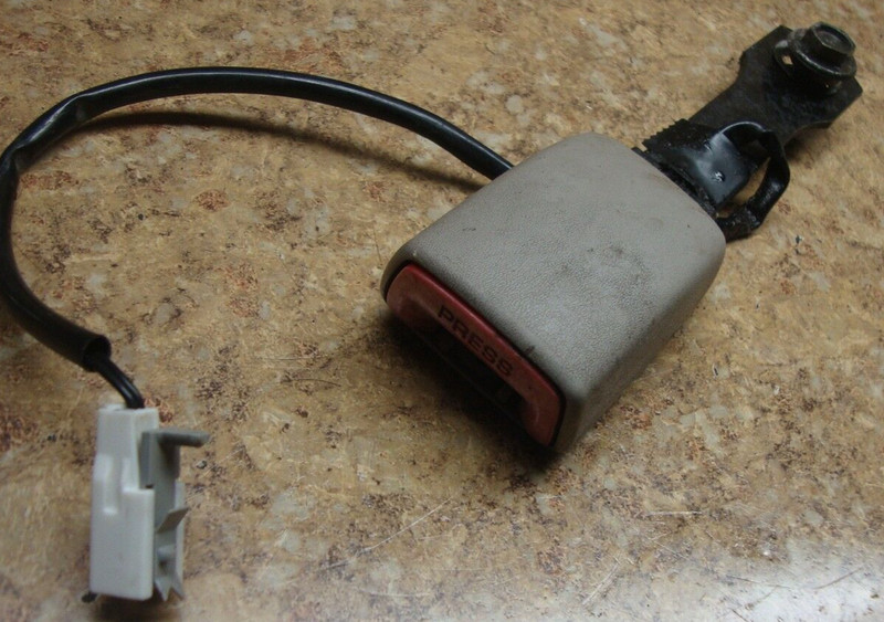 2005 Nissan Altima 2.5S 2.5 L S SL Front Seat Belt Female Receiver Buckle RH LH